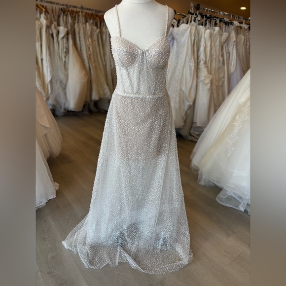 Azazie Cream Sleeveless Sweetheart Wedding Gown - Picture 3 of 7